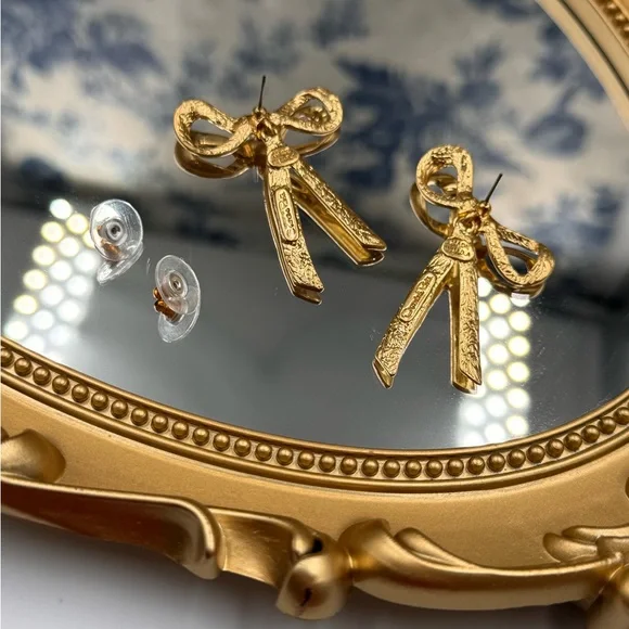 🆕 OSCAR DE LA RENTA 🧿 NWOT Runway Gold Bow Earrings - Picture 10 of 15
